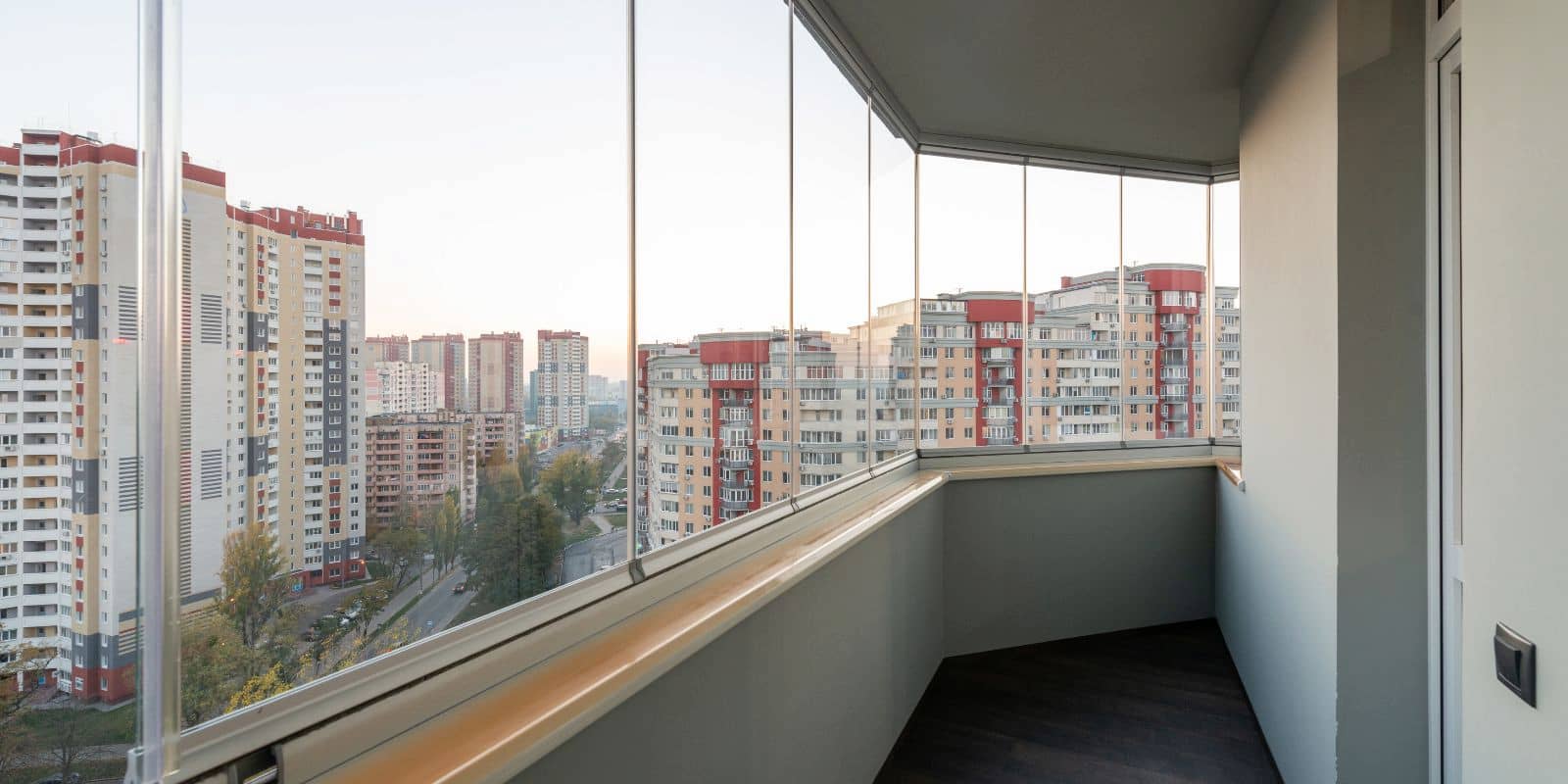 Pogled iz stana u novogradnji na naselje
