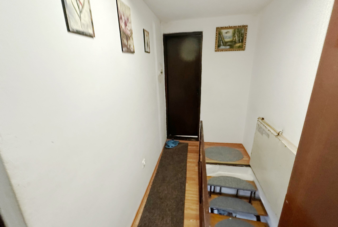 Prodaje se porodičan stan-dupleks na prvom spratu, u zgradi sa 4 stana.