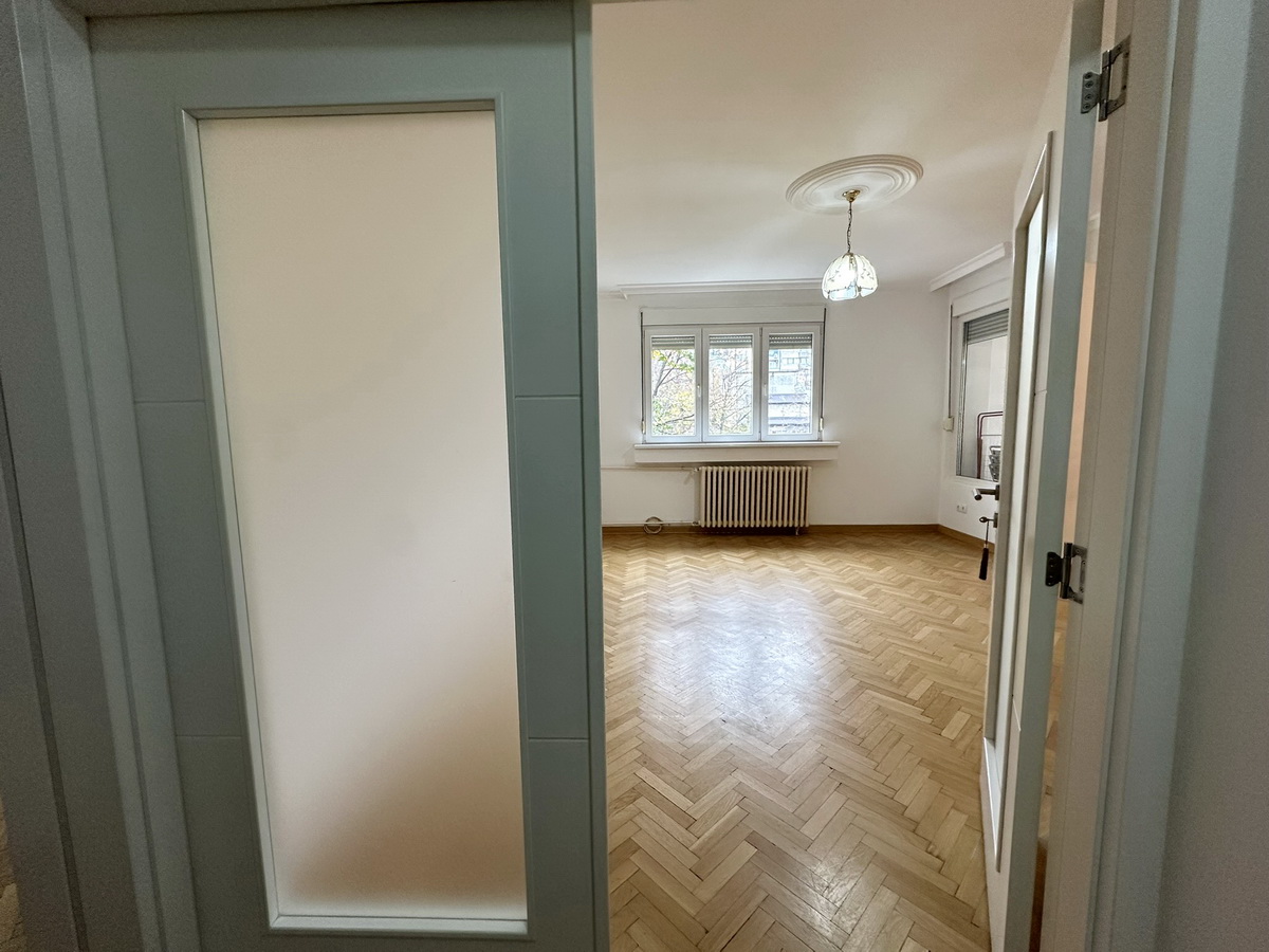 Prodaja stanova Savski venac Kneza Milosa dnevna soba