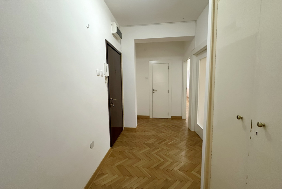 Prodaja-stanova-Savski-venac-Kneza-Milosa-predsoblje-2 Kneza Miloša – renoviran porodični stan