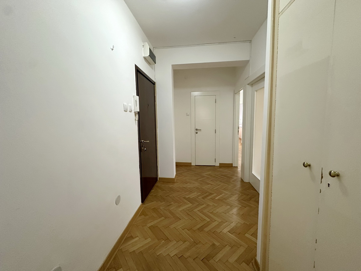 Prodaja stanova Savski venac Kneza Milosa predsoblje