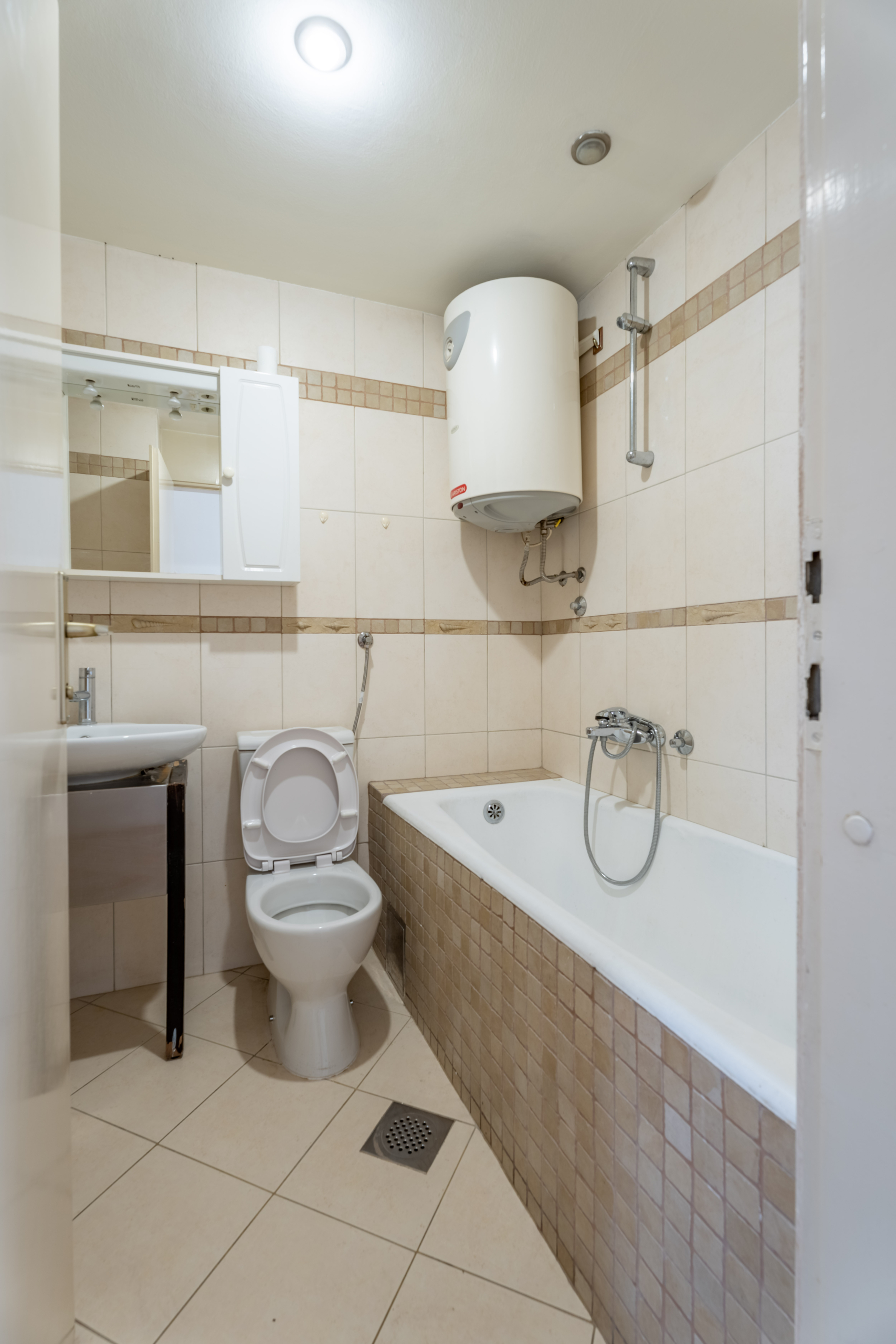 Prodaja stanova blok 19a kupatilo drugo